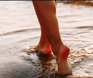 Marcela McGowan feet photo 5