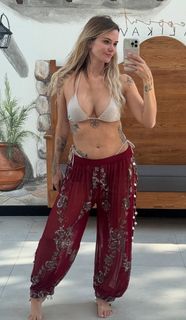 Marcela McGowan feet photo 9