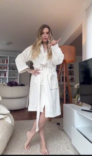 Marcela McGowan feet photo 6
