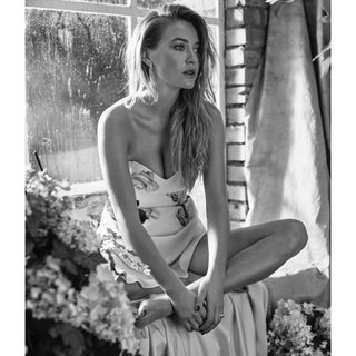 Marcelina Zawadzka feet photo thumbnail