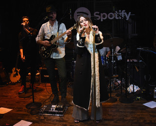 Maren Morris feet photo thumbnail