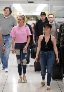 Maren Morris feet photo thumbnail