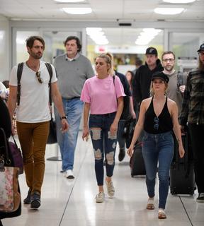 Maren Morris feet photo thumbnail