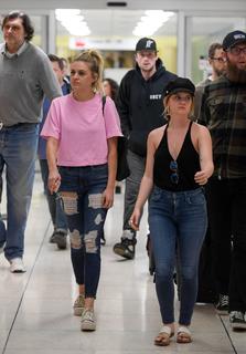 Maren Morris feet photo thumbnail