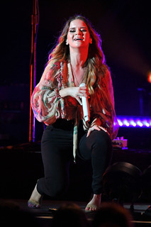 Maren Morris feet photo thumbnail