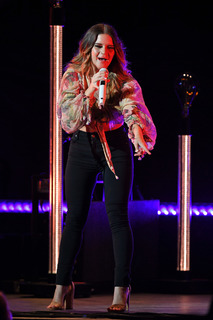 Maren Morris feet photo thumbnail