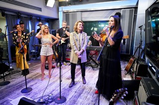 Maren Morris feet photo thumbnail