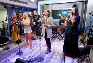 Maren Morris feet photo thumbnail