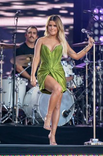 Maren Morris feet photo thumbnail