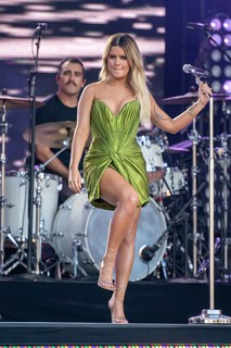 Maren Morris feet photo thumbnail