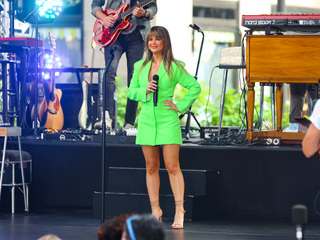 Maren Morris feet photo thumbnail