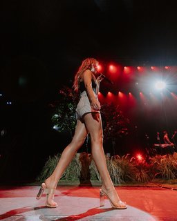Maren Morris feet photo thumbnail