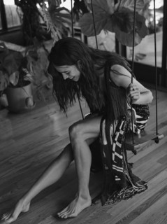 Margaret Qualley feet photo thumbnail