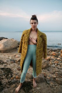 Margaret Qualley feet photo thumbnail