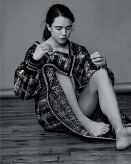 Margaret Qualley feet photo thumbnail