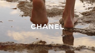 Margaret Qualley feet photo thumbnail