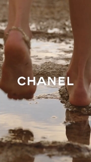 Margaret Qualley feet photo thumbnail