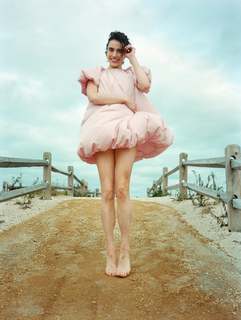 Margaret Qualley feet photo thumbnail