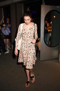 Margaret Qualley feet photo thumbnail