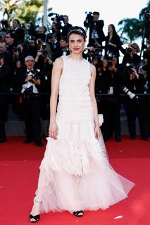 Margaret Qualley feet photo thumbnail