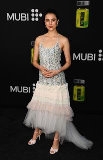 Margaret Qualley feet photo thumbnail