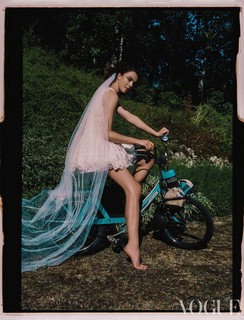 Margaret Qualley feet photo thumbnail