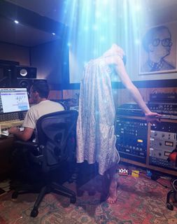 Margaret Qualley feet photo thumbnail