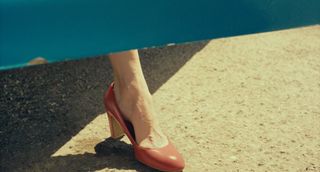 Margaret Qualley feet photo thumbnail