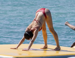 Margaret Qualley feet photo thumbnail