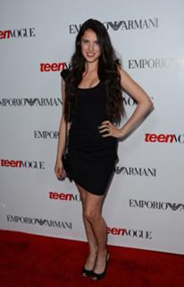 Margaret Qualley feet photo thumbnail