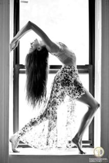 Margaret Qualley feet photo thumbnail