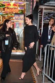 Margaret Qualley feet photo 5