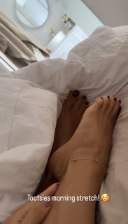 Margarita Smith feet photo thumbnail