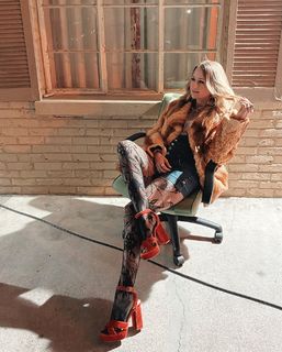 Margo Price feet photo 10