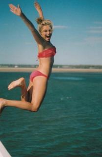 Margot Robbie feet photo thumbnail