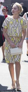 Margot Robbie feet photo thumbnail