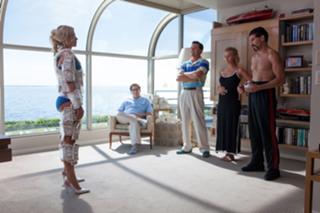 Margot Robbie feet photo thumbnail