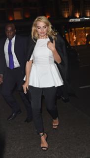 Margot Robbie feet photo thumbnail