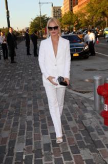 Margot Robbie feet photo thumbnail