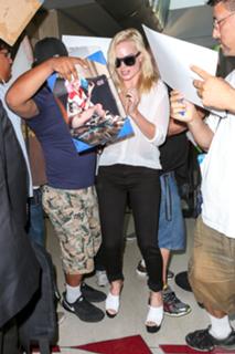 Margot Robbie feet photo thumbnail
