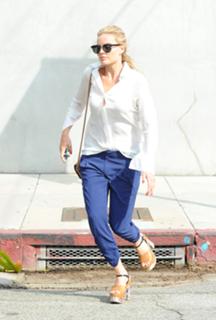 Margot Robbie feet photo thumbnail