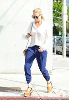 Margot Robbie feet photo thumbnail