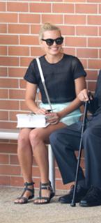 Margot Robbie feet photo thumbnail