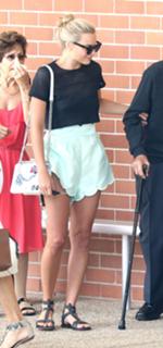 Margot Robbie feet photo thumbnail