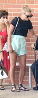Margot Robbie feet photo thumbnail