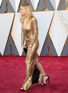 Margot Robbie feet photo thumbnail