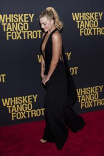 Margot Robbie feet photo thumbnail