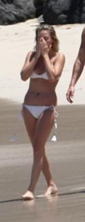 Margot Robbie feet photo thumbnail