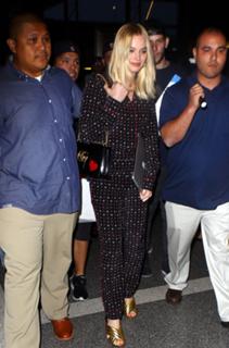 Margot Robbie feet photo thumbnail