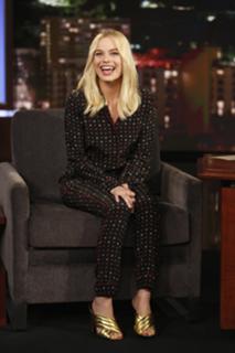 Margot Robbie feet photo thumbnail
